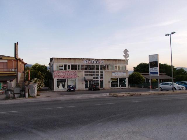 Locale Commerciale in vendita a Anagni, Lazio