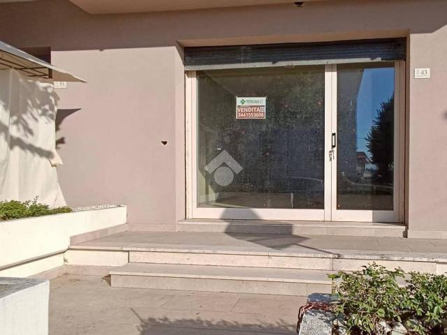 Locale Commerciale in vendita a Unione dei Comuni della Val Vibrata, Ancarano