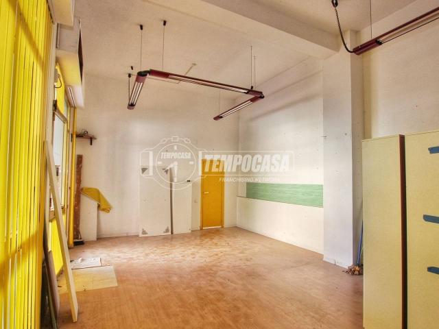 Locale Commerciale in vendita a Marche, Ancona