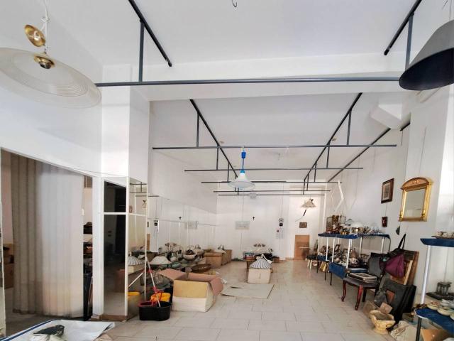 Locale Commerciale in vendita a Andria, Barletta-Andria-Trani