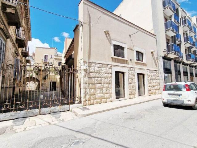 Locale Commerciale in vendita a Andria, Barletta-Andria-Trani