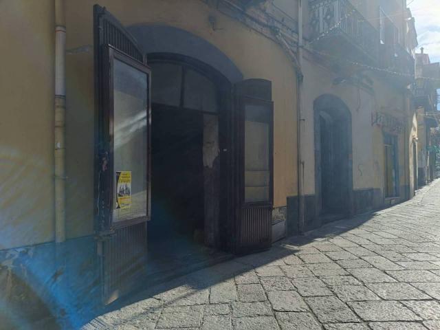 Locale Commerciale in vendita a Angri, Campania