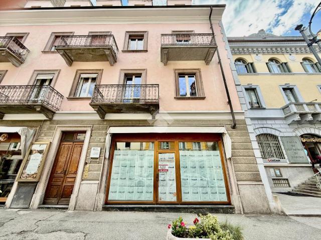 Locale Commerciale in vendita a Aosta