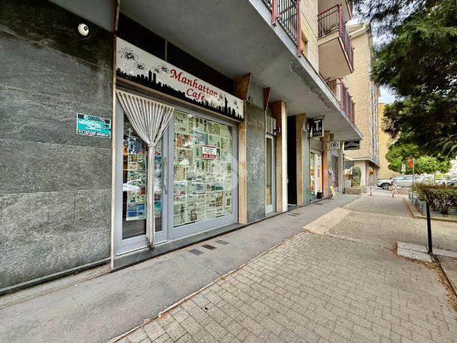 Locale Commerciale in vendita a Le Gotrau, Aosta