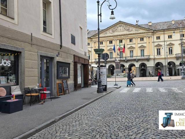 Locale Commerciale in vendita a Aosta