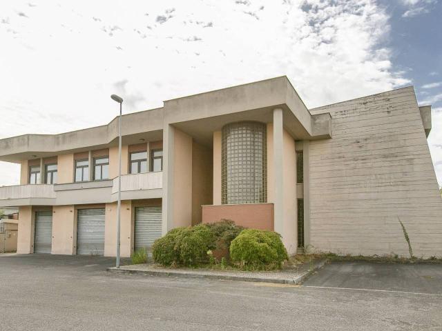 Locale Commerciale in vendita a Montarelli, Aprilia