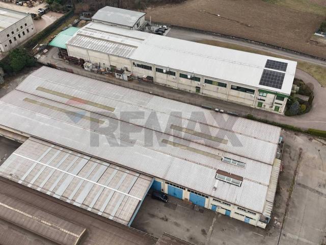 Locale Commerciale in vendita a Comunità Montana del Piambello, Arcisate