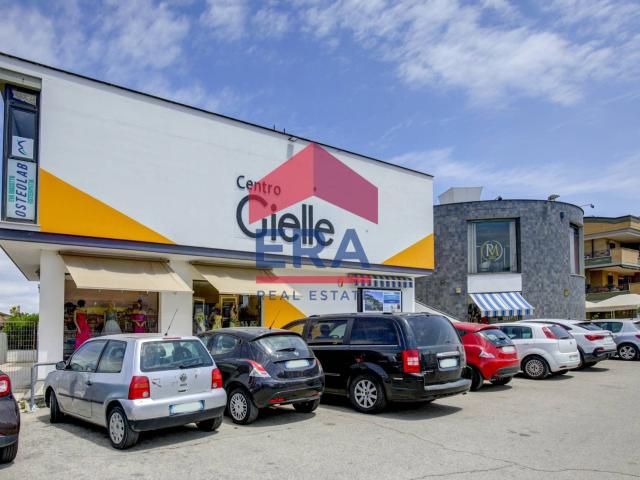Locale Commerciale in vendita a Roma Capitale, Lazio