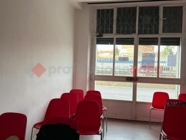 Locale Commerciale in vendita a Arezzo