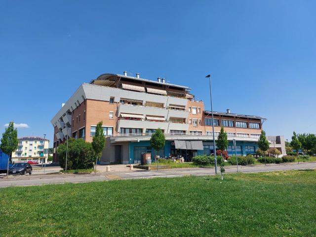 Locale Commerciale in vendita a Unione Reno Galliera, Argelato