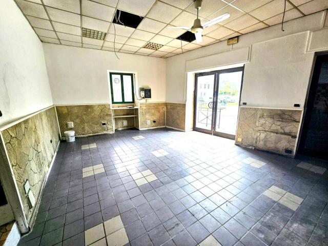 Locale Commerciale in vendita a Piemonte, Novara
