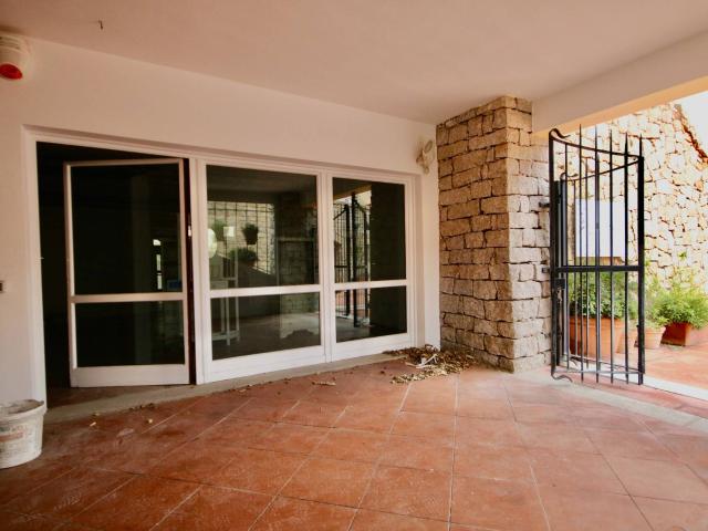 Locale Commerciale in vendita a Alzachèna/Arzachena, Porto Cervo