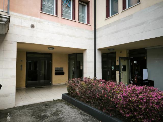 Locale Commerciale in vendita a Castello, Arzignano