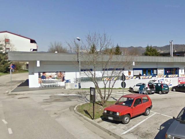 Locale Commerciale in vendita a Castello, Arzignano