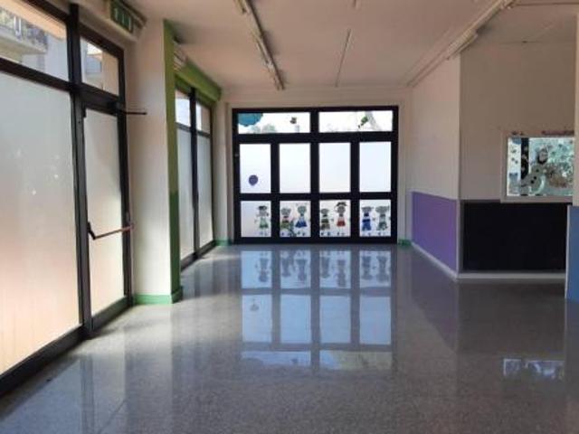 Locale Commerciale in vendita a Cavignano, Marche