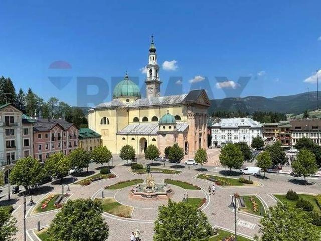 Locale Commerciale in vendita a Cinque, Asiago