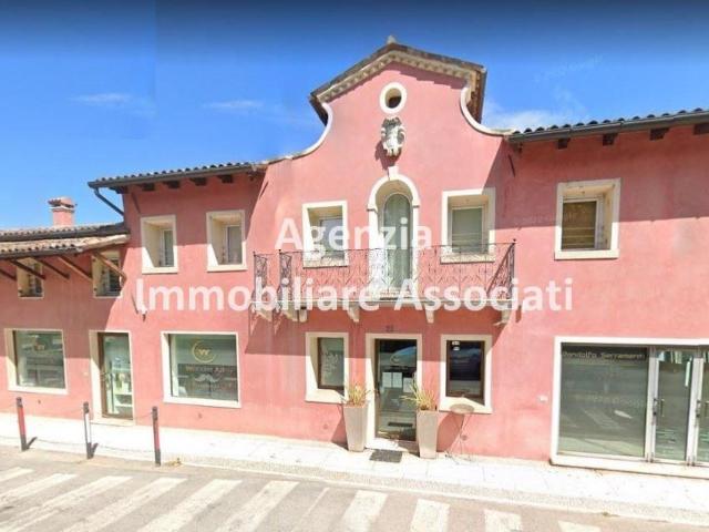 Locale Commerciale in vendita a Fonte, Asolo