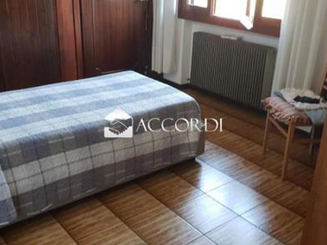 Locale Commerciale in vendita a Fonte, Asolo
