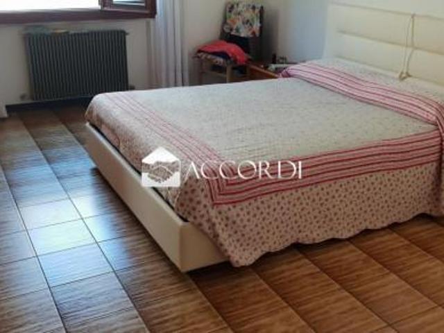 Locale Commerciale in vendita a Fonte, Asolo