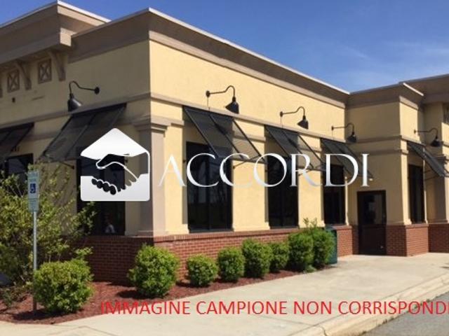 Locale Commerciale in vendita a Fonte, Asolo
