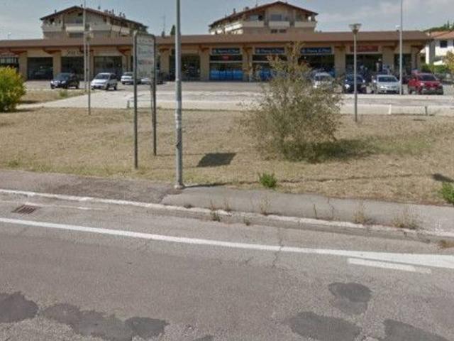 Locale Commerciale in vendita a Assisi, Umbria