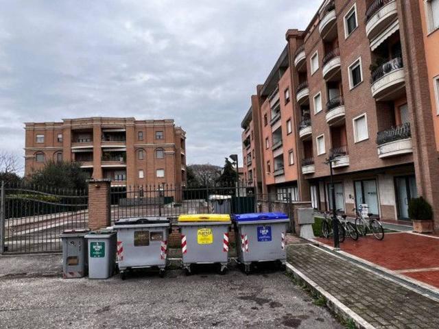 Locale Commerciale in vendita a Santa Maria degli Angeli, Assisi