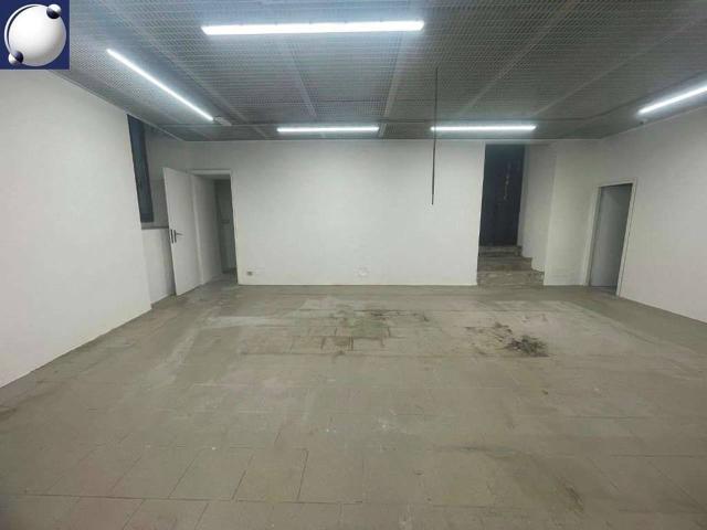 Locale Commerciale in vendita a Pagnano, Asso