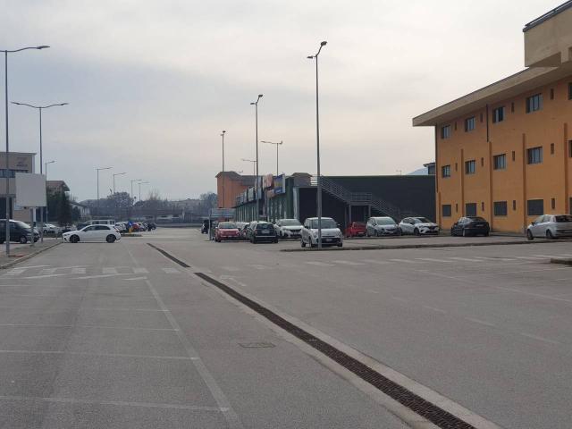 Locale Commerciale in vendita a Atena Lucana, Campania