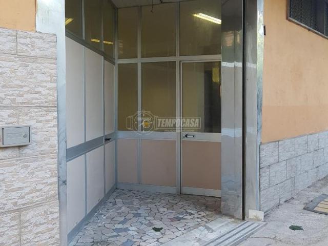 Locale Commerciale in vendita a Atripalda, Campania