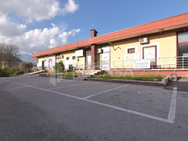 Locale Commerciale in vendita a Atripalda, Campania