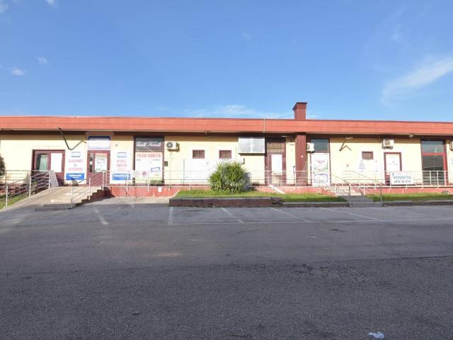 Locale Commerciale in vendita a Atripalda, Campania