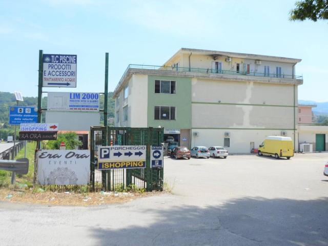 Locale Commerciale in vendita a Atripalda, Campania