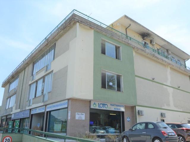 Locale Commerciale in vendita a Atripalda, Campania
