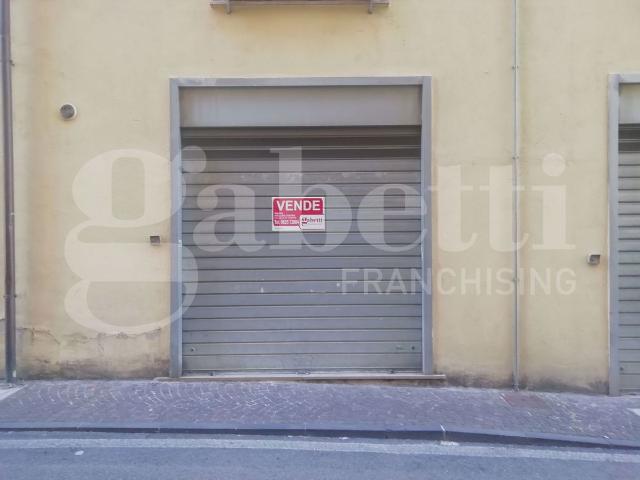 Locale Commerciale in vendita a Avellino, Campania