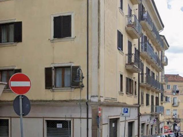 Locale Commerciale in vendita a Avellino, Campania