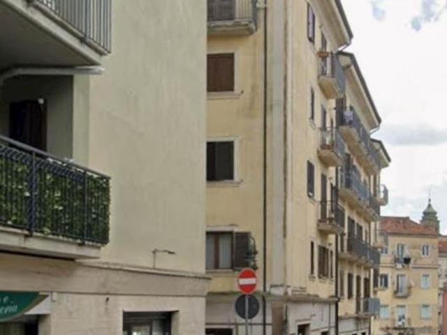 Locale Commerciale in vendita a Avellino, Campania