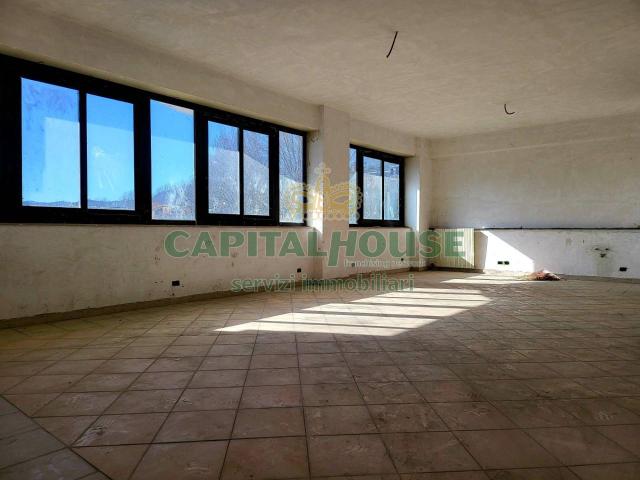 Locale Commerciale in vendita a Partenio, Avellino