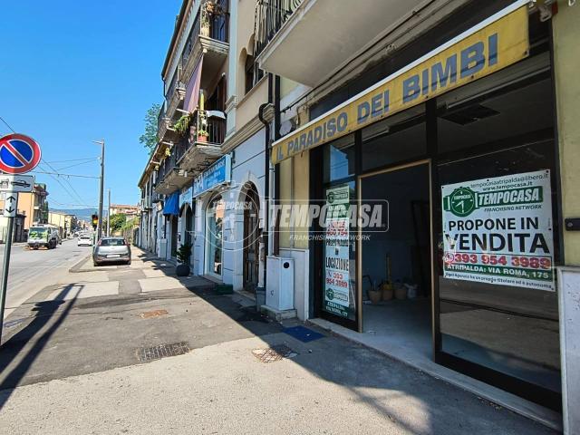 Locale Commerciale in vendita a Avellino, Campania