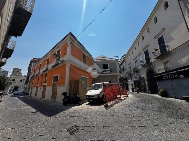 Locale Commerciale in vendita a Borgo San Lorenzo, Aversa