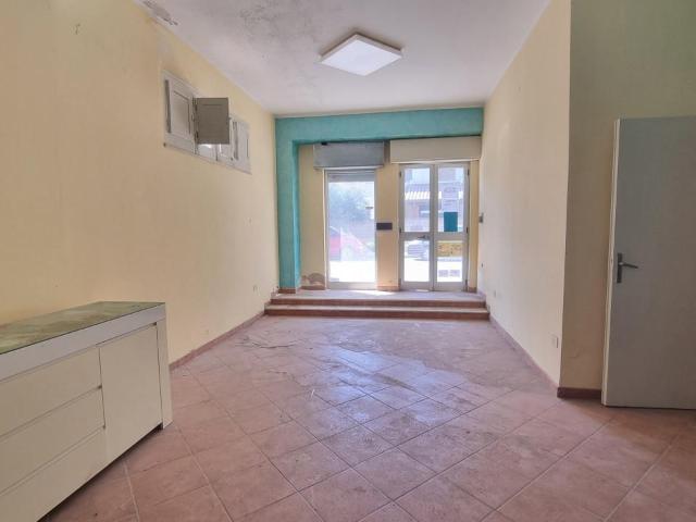 Locale Commerciale in vendita a Barcellona Pozzo Di Gotto, Sicilia