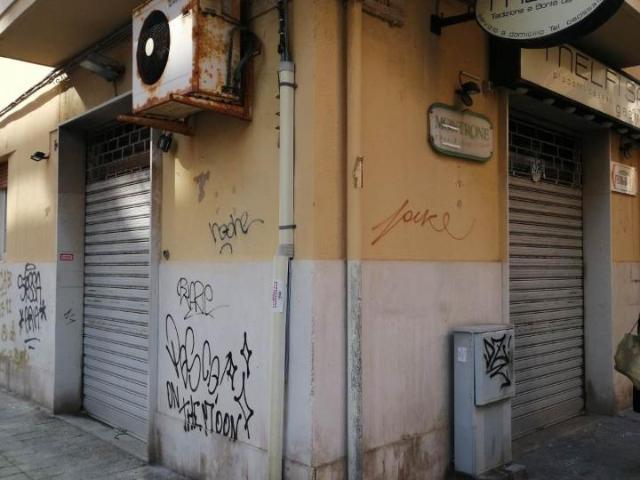 Locale Commerciale in vendita a Puglia, Bari