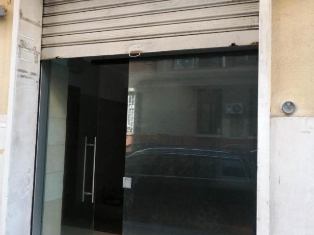Locale Commerciale in vendita a Municipio 1, Puglia