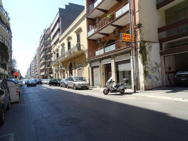Locale Commerciale in vendita a Municipio 2, Puglia