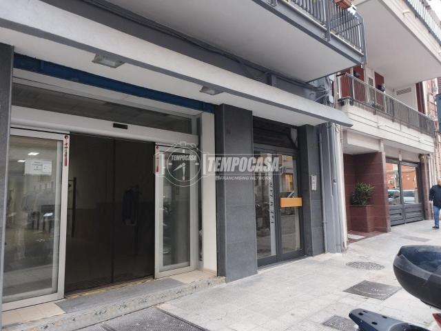 Locale Commerciale in vendita a Puglia, Bari