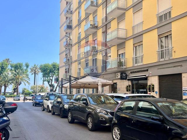Locale Commerciale in vendita a Puglia, Bari