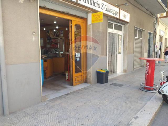 Locale Commerciale in vendita a Puglia, Bari
