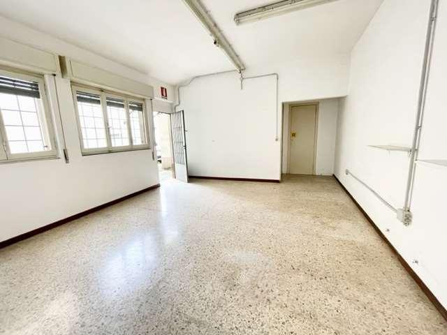 Locale Commerciale in vendita a Barlassina, Monza e della Brianza