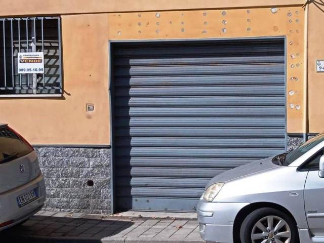 Locale Commerciale in vendita a Acquamela, Baronissi