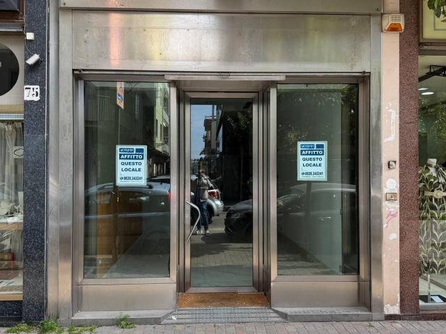 Locale Commerciale in affitto a Olevano Sul Tusciano, Campania