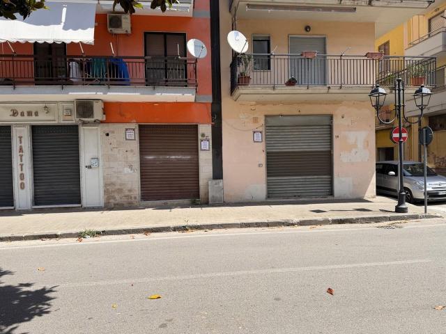 Locale Commerciale in vendita a Olevano Sul Tusciano, Campania